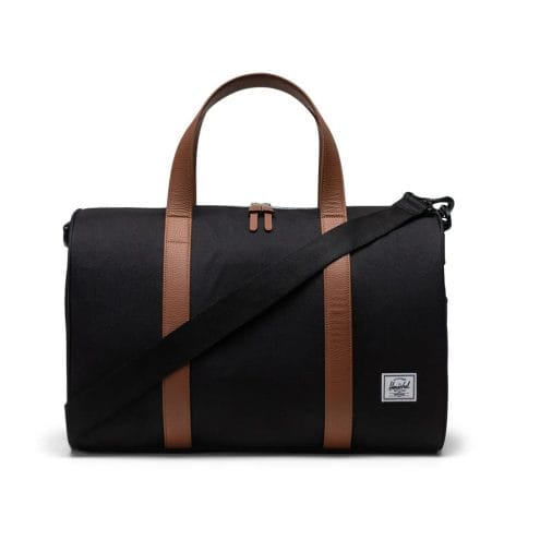 Herschel Novel Carry On Duffle väska 26,5 L (unisex)i färgen black