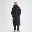 Röhnisch Pebble Hood Coat vinterjacka (dam) på en modell