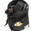en öppen Herschel Classic XL 30 L vardagsryggsäck (unisex) med saker i