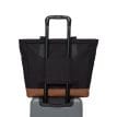 Herschel Heritage Tote väska 24,5 L (unisex) på en resväska
