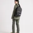 Herschel Settlement vardagsryggsäck 23 L (unisex) på en dam
