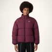 en modell bär Fila Cimone relaxed puffer jacket vinterjacka (dam)