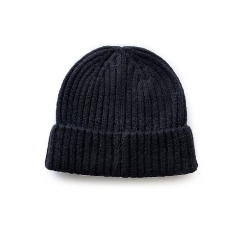 Beredd ullmössa i svart i svart