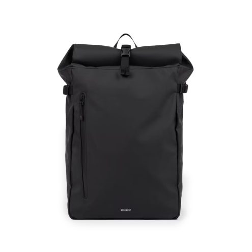 Sandqvist Stream Slim Rolltop L 26 L dagsryggsäck (unisex) i färgen svart