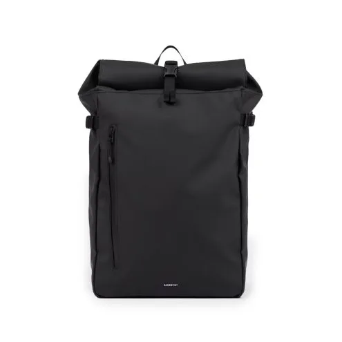 Sandqvist Stream Slim Rolltop L 26 L dagsryggsäck (unisex) i färgen svart