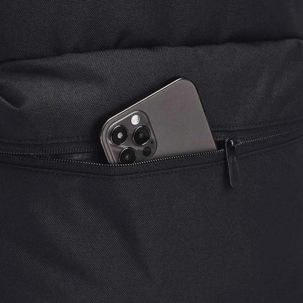 yttre fack av Under Armour UA Essential Lite Backpack vardagsryggsäck (unisex)