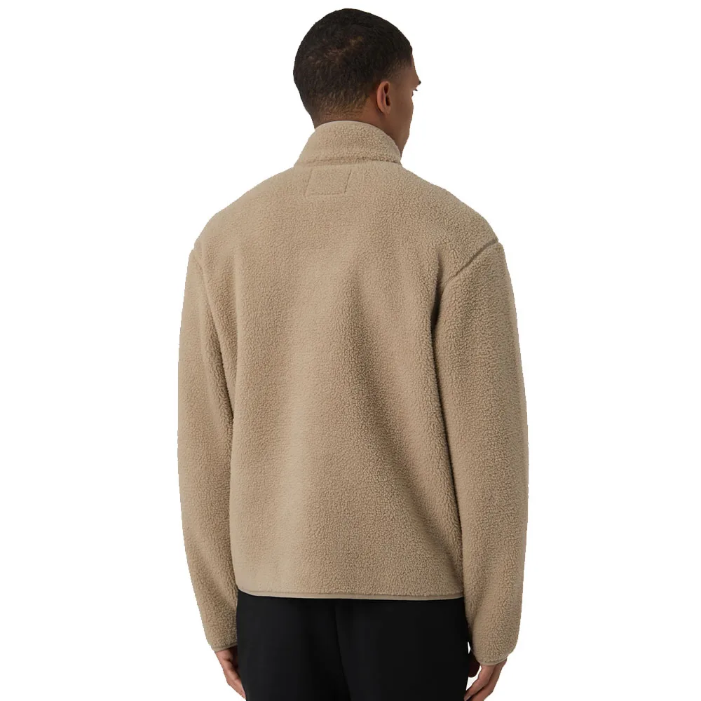 baksida av Fila Valagrana regular teddy pilejacka (herr) på en modell