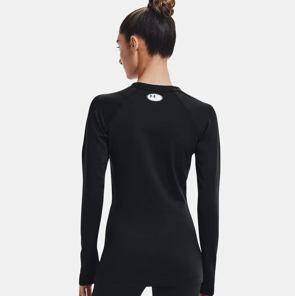 en modell bär Under Armour UA Coldgear Authentics Crew träningströja (dam) - visar baksidan