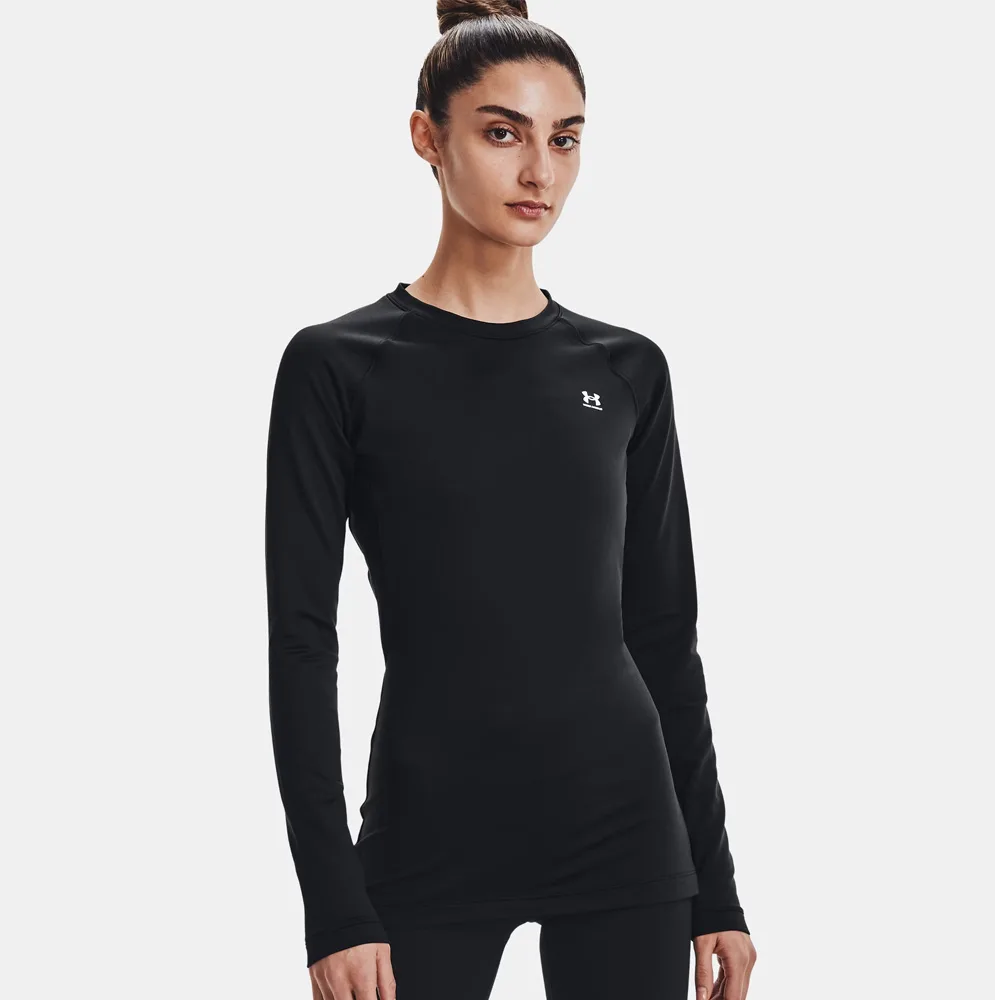 framsida av Under Armour UA Coldgear Authentics Crew träningströja (dam) på en modell