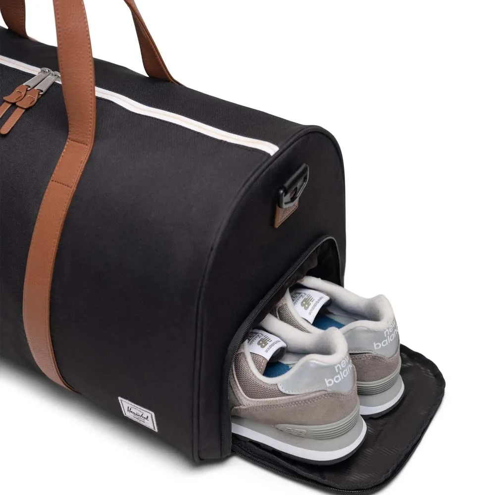 skofack på en Herschel Novel Duffle 43 L bag (unisex)