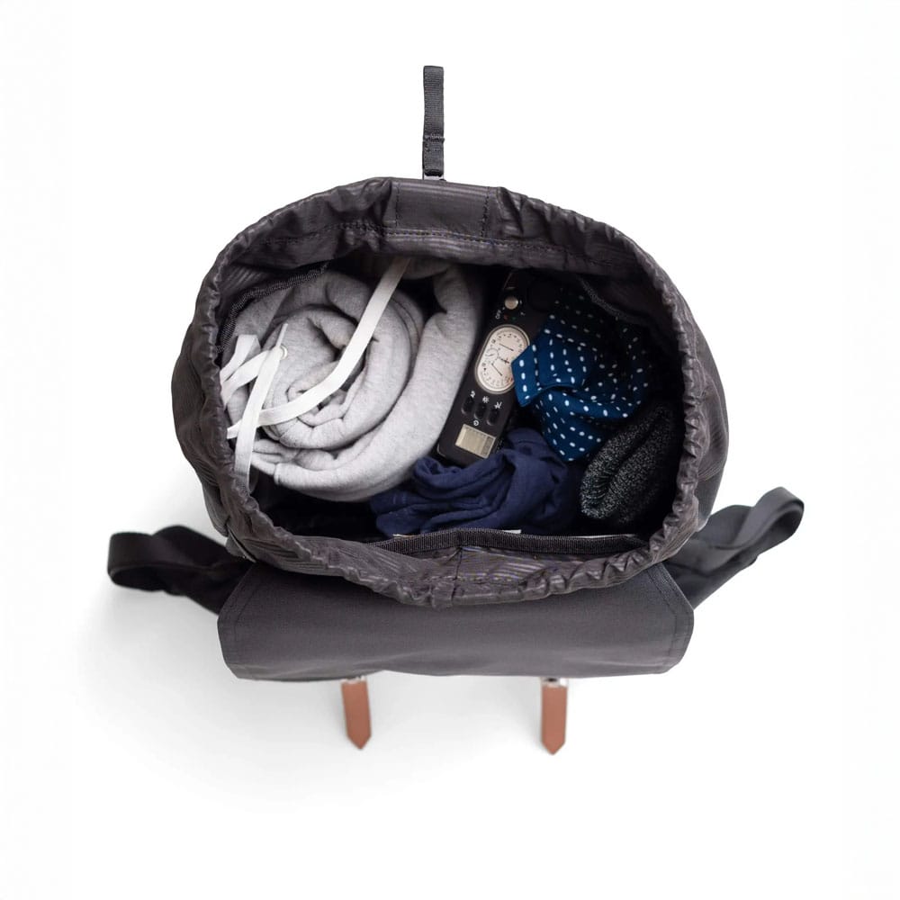 insida av Herschel Retreat™ Backpack - 23L med packning