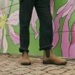 en modell bär Blundstone 1911 chelseas (unisex)