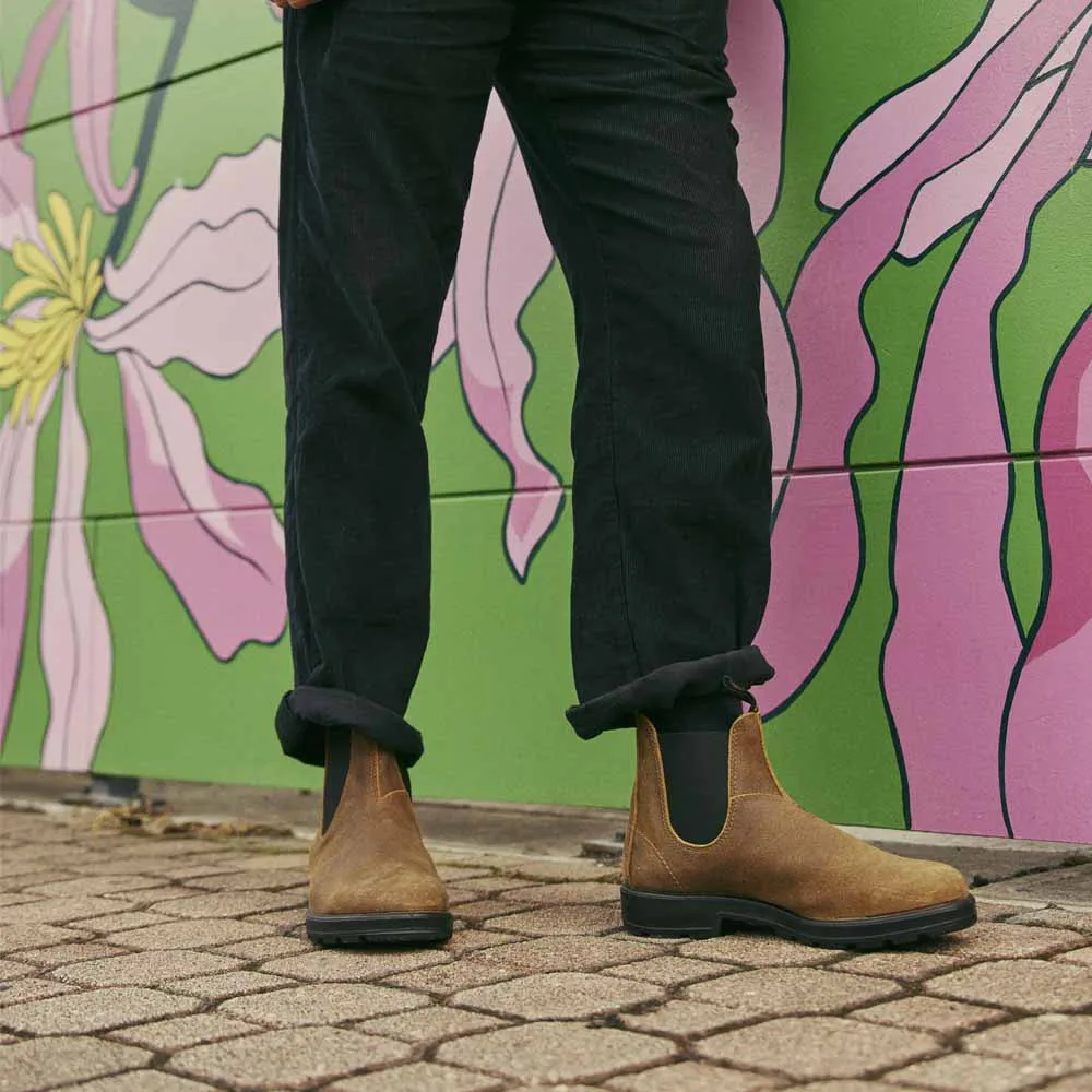 en modell bär Blundstone 1911 chelseas (unisex)