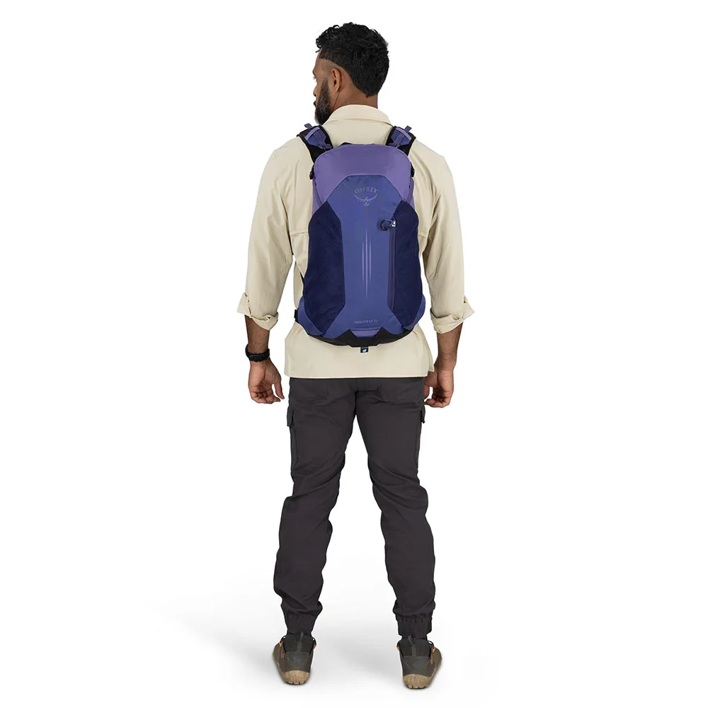 Osprey hikelite 22 botswana purple on model