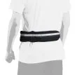 Mizuno 2way Waist midjeväska (unisex) på en modell