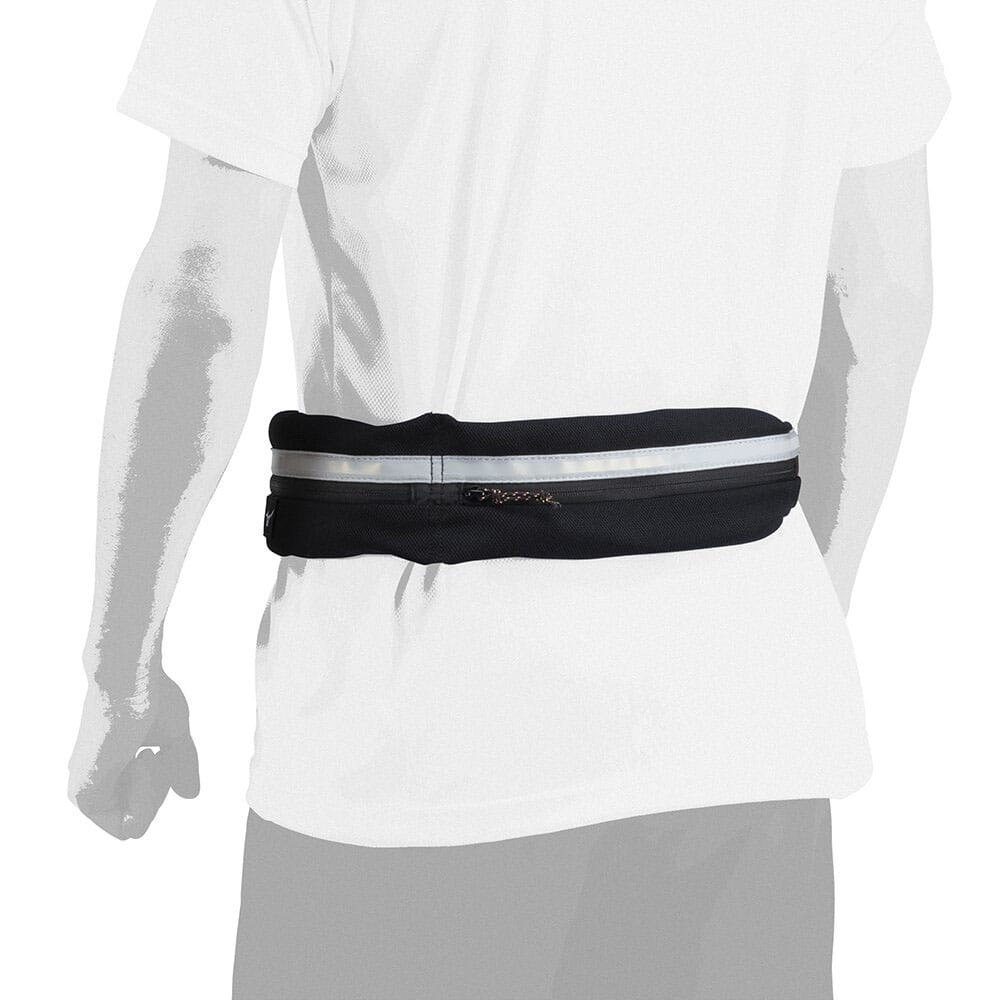 Mizuno 2way Waist midjeväska (unisex) på en modell