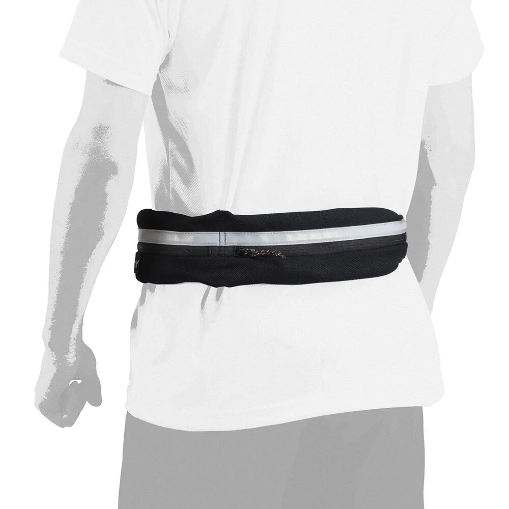Mizuno 2way Waist midjeväska (unisex) på en modell