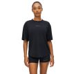 Röhnisch Enduro Relaxed Tee träningströja (dam) i svart på en modell