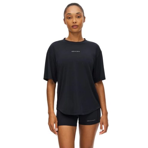 Röhnisch Enduro Relaxed Tee träningströja (dam) i svart på en modell