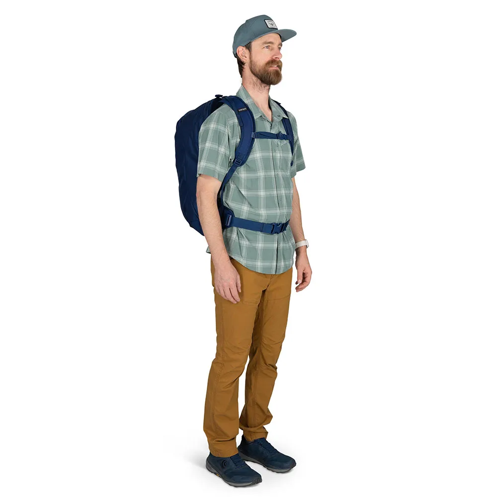 Osprey farpoint 40 blue on model