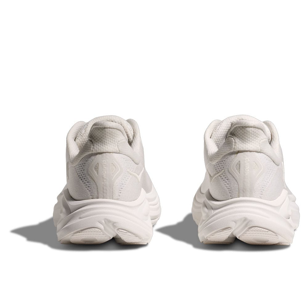 baksida häl på ett par Hoka Clifton 10 löparskor (dam)