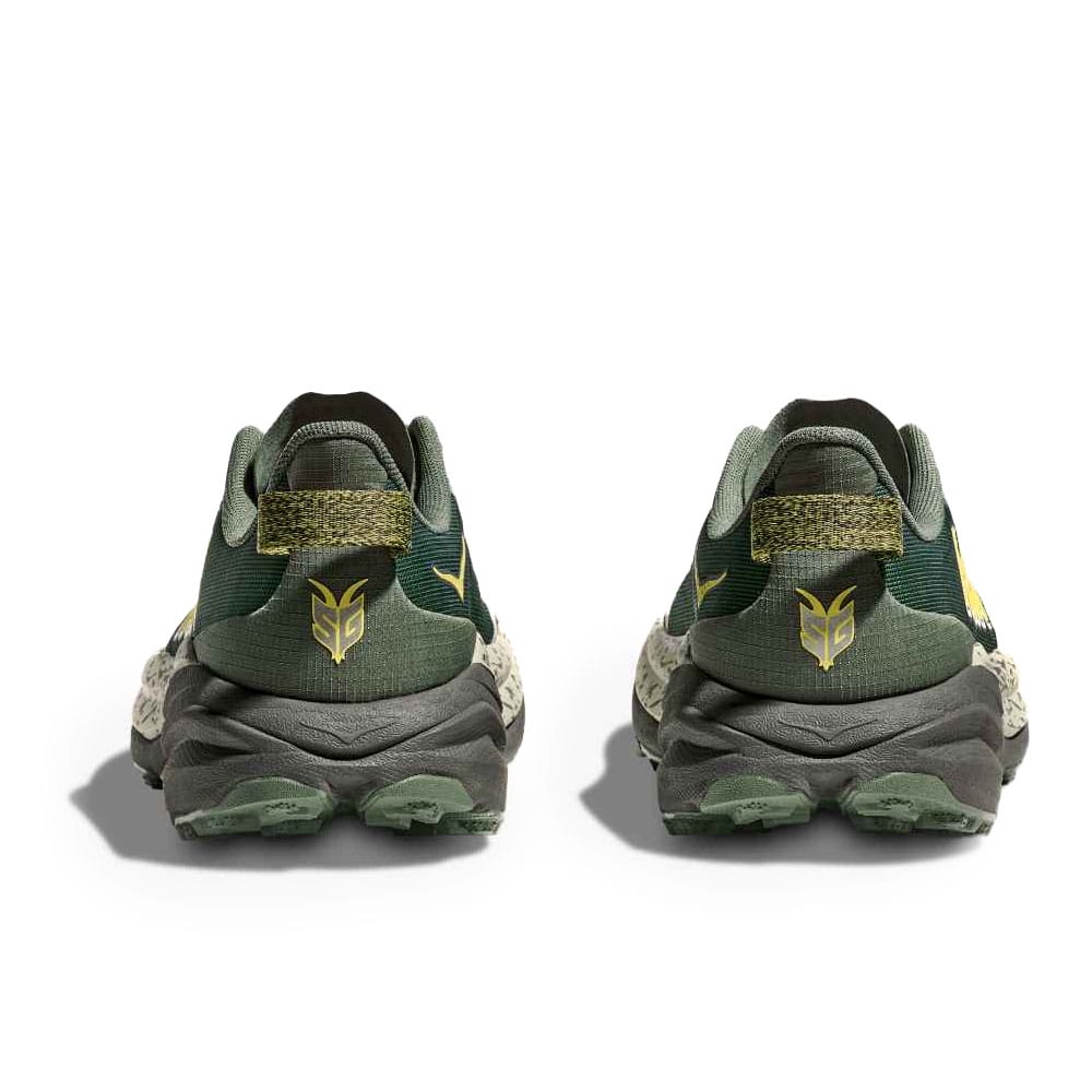 Baksida häl på ett par HOKA Speedgoat 6 traillöparskor (herr)