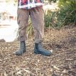 Blundstone 1325 chelseas (barn/ungdom) på ett barn