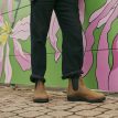 en modell bär Blundstone 1911 chelseas (unisex)