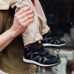 Barn som bär Kavat Iggesund WP vattentäta sneakers.
