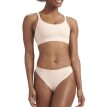 En modell bär Adidas Scoop Lounge Bra med matchande topp