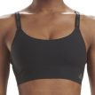 En svart Adidas Scoop Lounge Bra på en modell