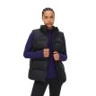 En oknäpptSaint Puffer Vest, Black på en modell framifrån