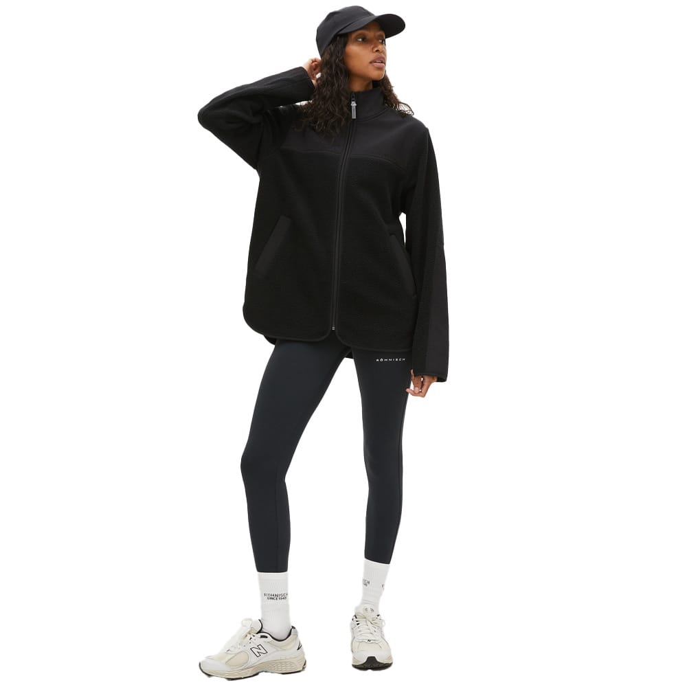 Röhnisch Phoebe Pile Jacket fleecejacka (dam) på modell i färgen Black