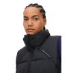 Närbild på krage på Saint Puffer Vest, Black