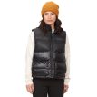 Marmot Guides Down Vest dunväst (dam) på en modell som kollar in i kameran