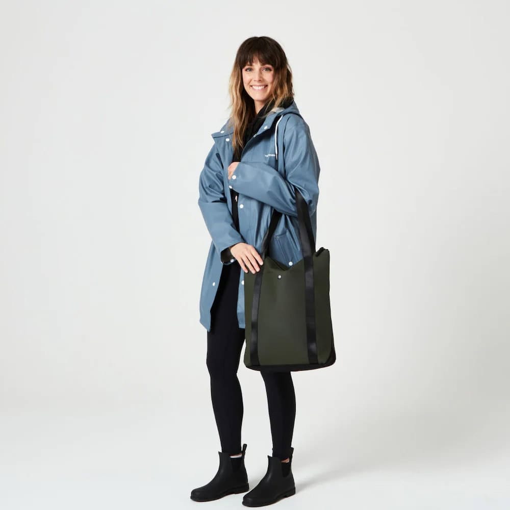 Tretorn Wings tote på en kvinnlig modell