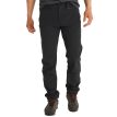Man som bär Marmot Mountain Active Pant byxor