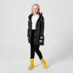 En klassisk och praktisk Tretorn Wings Jr Rainjacket regnjacka (barn/junior) på en modell