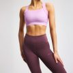 en modell bär Röhnisch Kay Sports Bra sport bh (dam)