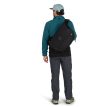 Osprey Metron Messenger 18 cykelväska (unisex) (2025)på en manlig modell
