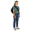 Osprey Metron Messenger 18 cykelväska (unisex) (2025) på en kvinnlig modell