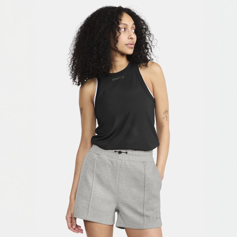 svart Craft Core Essence Mesh Singlet träningslinne (dam) på en modell