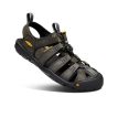Keen Men’s Clearwater CNX Leather sandaler (herr) snett från sidan