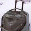 DETALJER PÅ EN Osprey Sojourn™ Wheeled Travel Pack 60L resväska (unisex)