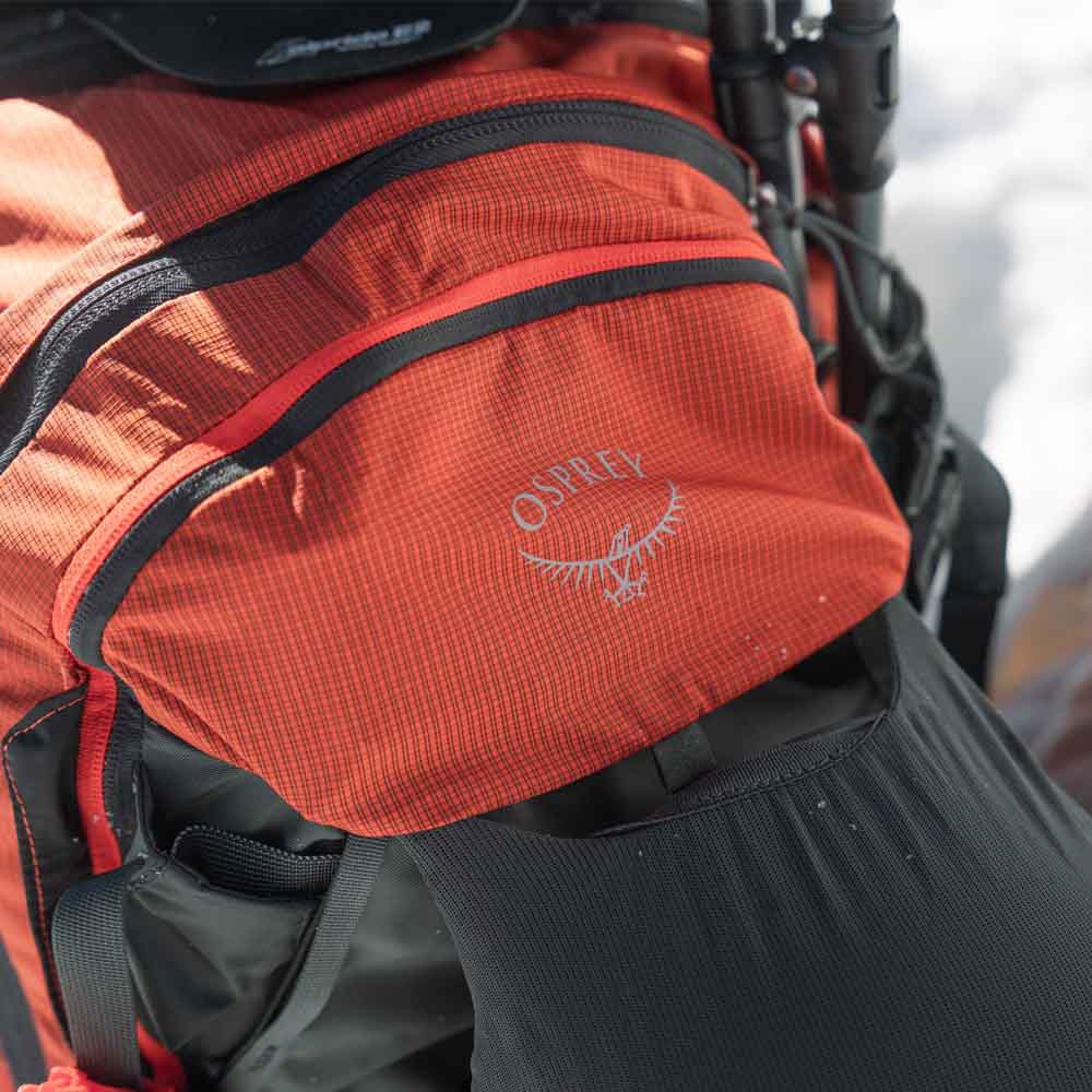 närbild på en Soelden Pro E2 Airbag Pack 32 lavinryggsäck (herr)