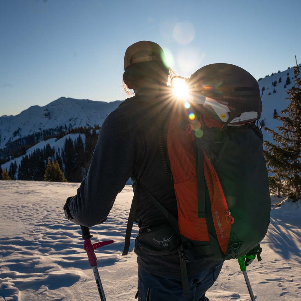 Soelden Pro E2 Airbag Pack 32 lavinryggsäck (herr) på en mnalig modell