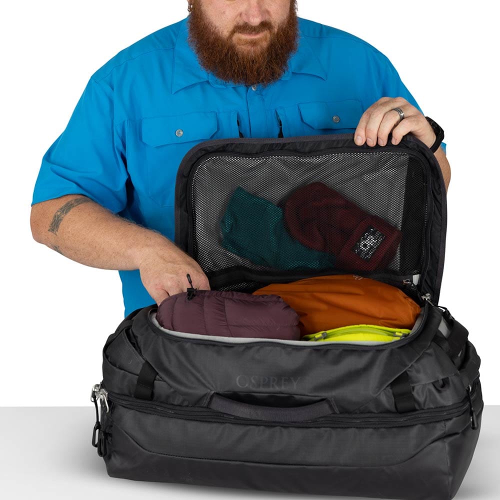 en packad Osprey Transporter Squffel 70L resväska (unisex)