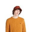 Timberland Phillips Brook lambswool cablecrew sweatshirt (herr) på en modell som tittar in i kameran