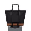 Herschel Heritage Tote väska 24,5 L (unisex) på en resväska