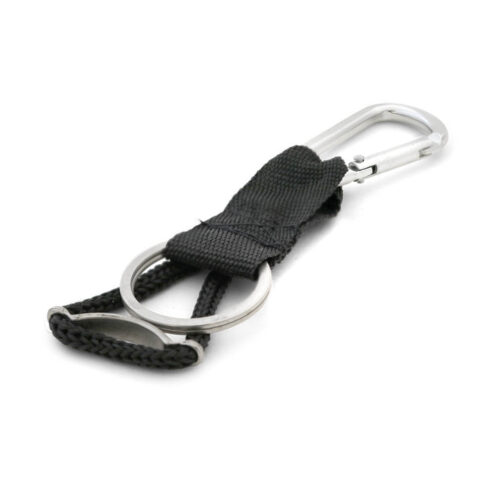 Karbinhake och nyckelring för att fästa i bältet eller vid packningen.